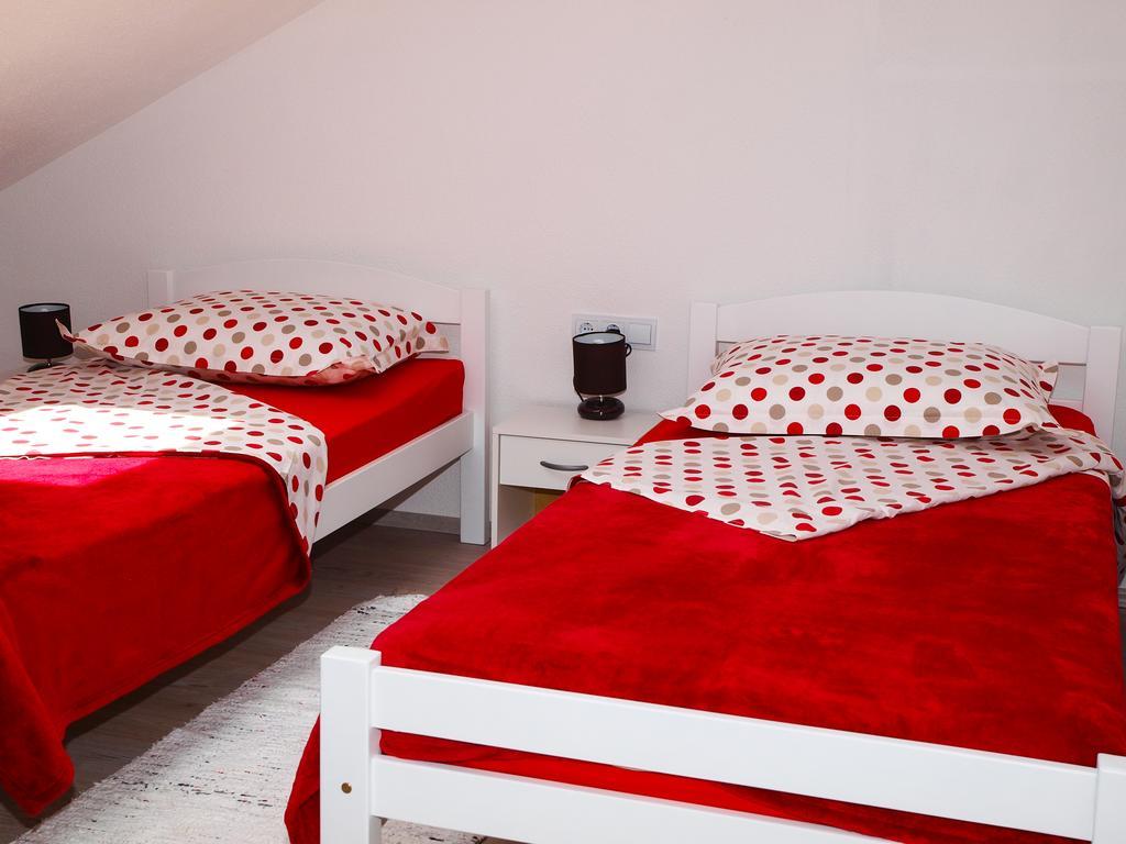 Apartments House Durdica Бол Стая снимка