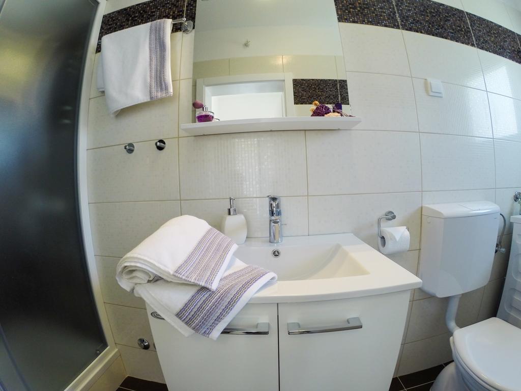 Apartments House Durdica Бол Стая снимка