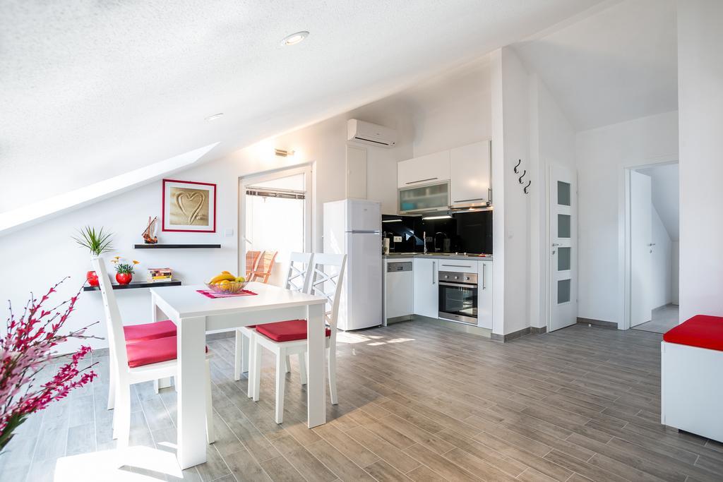 Apartments House Durdica Бол Стая снимка