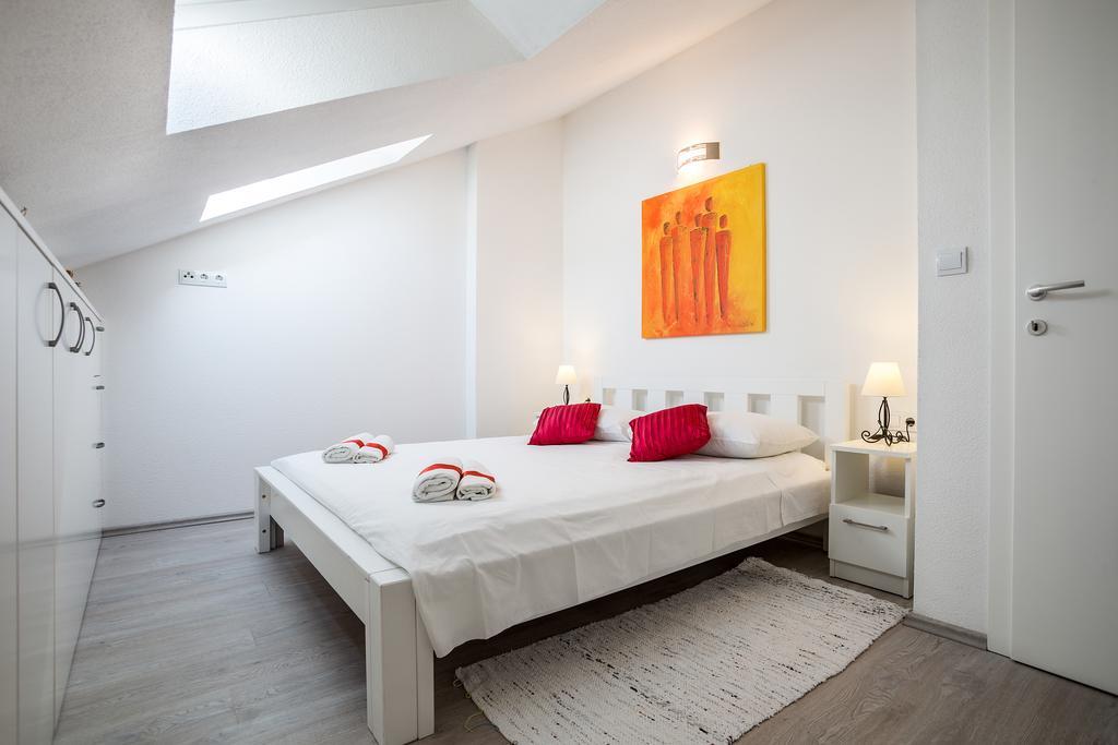 Apartments House Durdica Бол Стая снимка